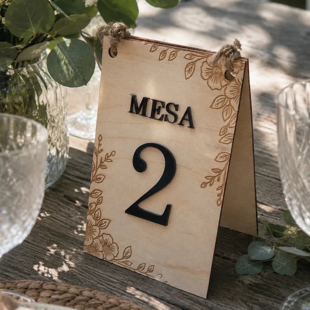 Número de Mesa Tenda em Madeira Gravada | Decoração Floral