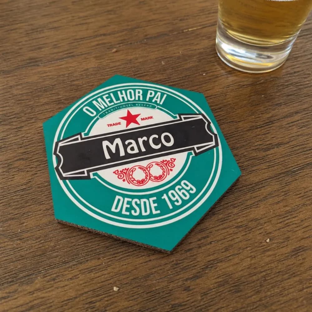 Porta-Copos Hexagonal em Madeira Personalizado Heineken | Base de Cortiça | Nome e Ano